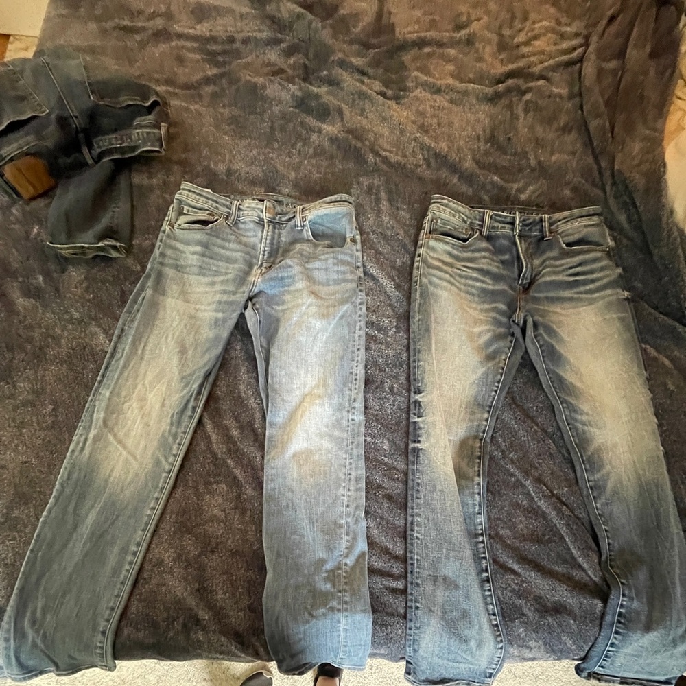 2 pairs American Eagle men’s jeans Next Level Airflex